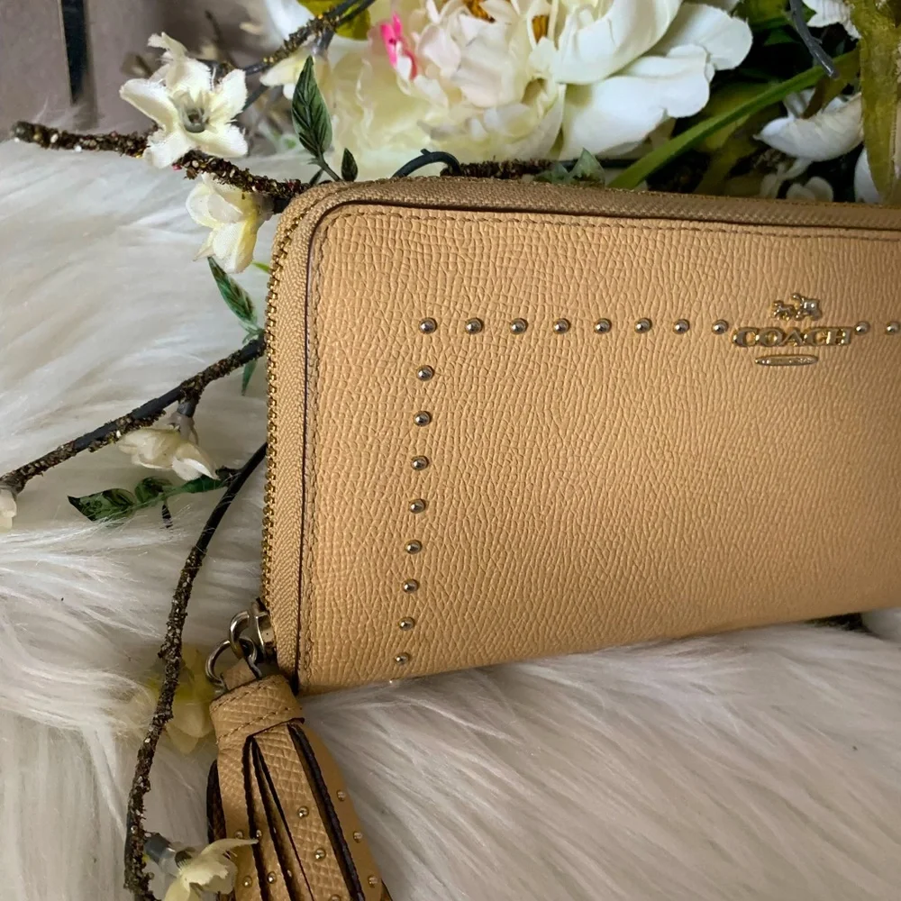 COACH Edge Studs Accordion Zip Wallet F52769